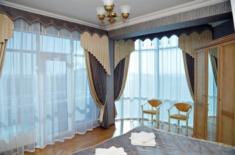 Deluxe 2-bed Suite with Balcony: Photo 7