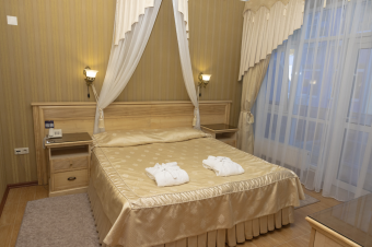 Deluxe 2-bed Suite with Balcony: Photo 3