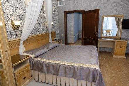 Корпус Люкс «Делюкс 2х местный с балконом»