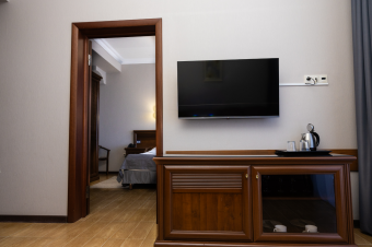 Deluxe Twin Suite with Balcony: Photo 4