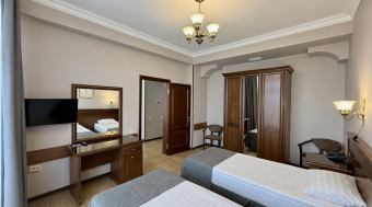 Deluxe Twin Suite with Balcony: Photo 2