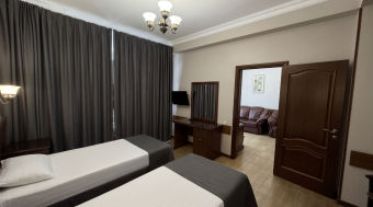 Deluxe Twin Suite with Balcony: Photo 3