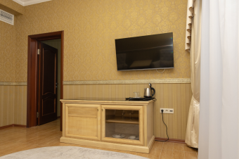 Deluxe 2-bed Suite with Balcony: Photo 11