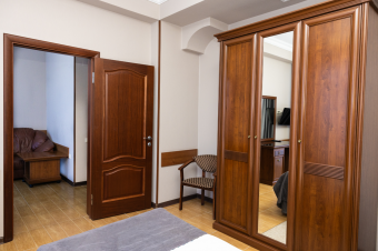Deluxe Twin Suite with Balcony: Photo 5