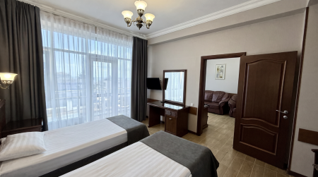 Deluxe Twin Suite with Balcony